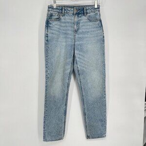American Eagle Mom Jean Light Wash Denim‎ Size 0 Short